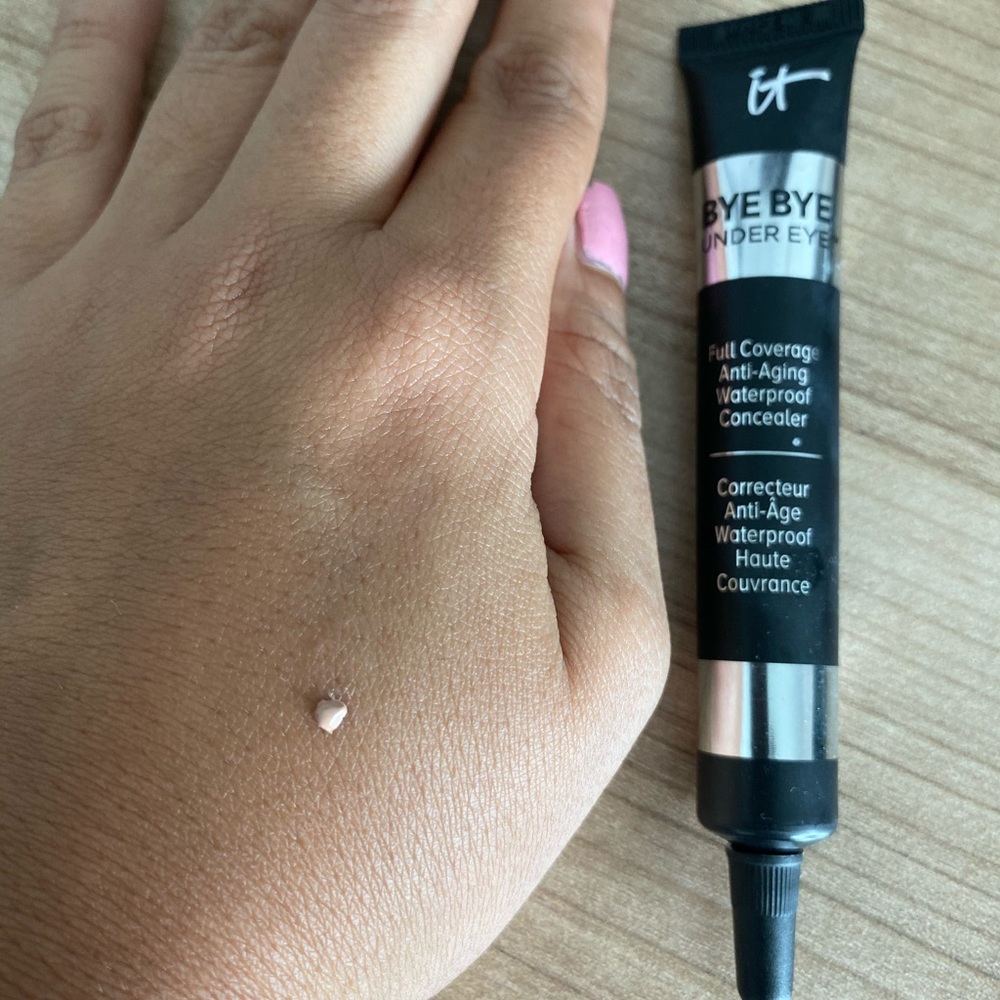 IT cosmetics Bye Bye undereye concealer